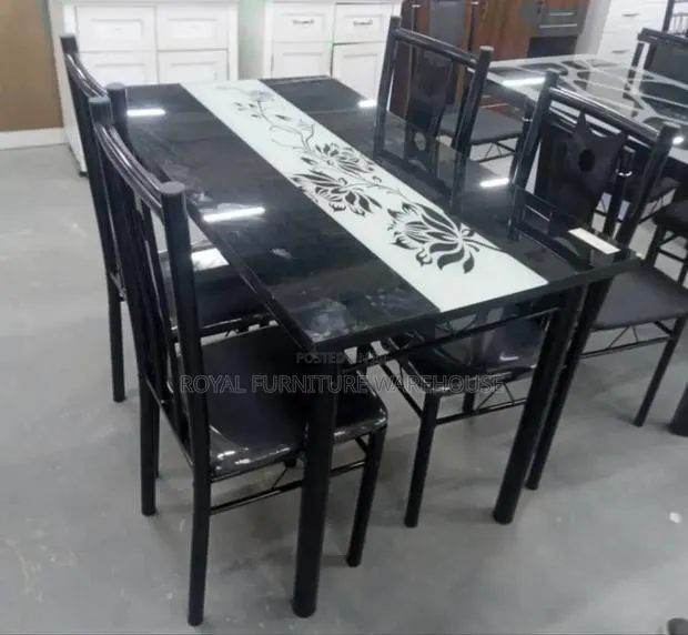 Simple 4 Seater Dining Set · Photo 1