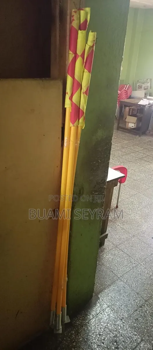 Corner Pole · Photo 1