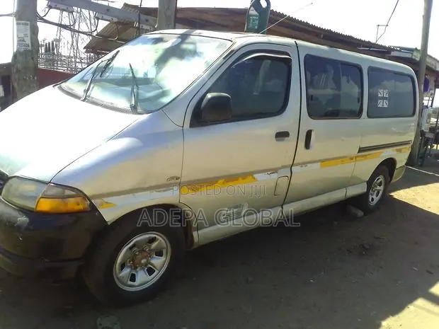 Toyota HiAce 2018 Grey · Photo 1