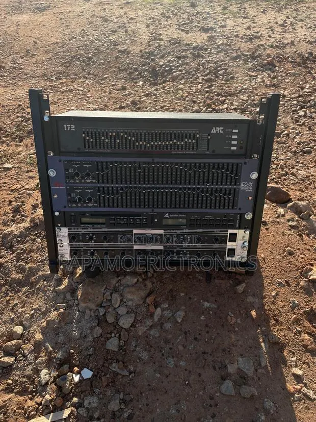 DBX Professional Products Ieq-31 Equalizer/Limiter · Photo 1