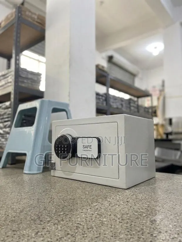Fire Resistant Money Safe · Photo 1