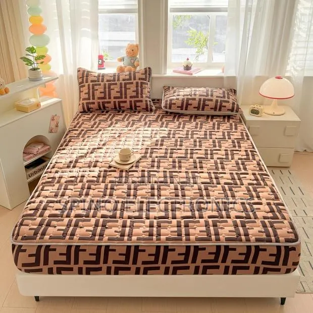 Waterproof Bed Covers. · Photo 1
