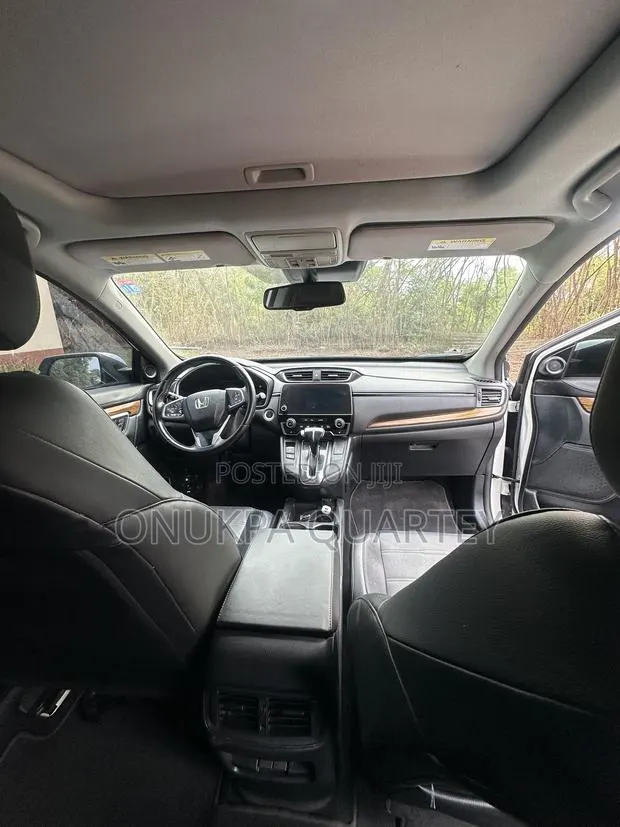 Honda CR-V Touring 4dr SUV (1.5L 4cyl CVT) 2017 White · Photo 1