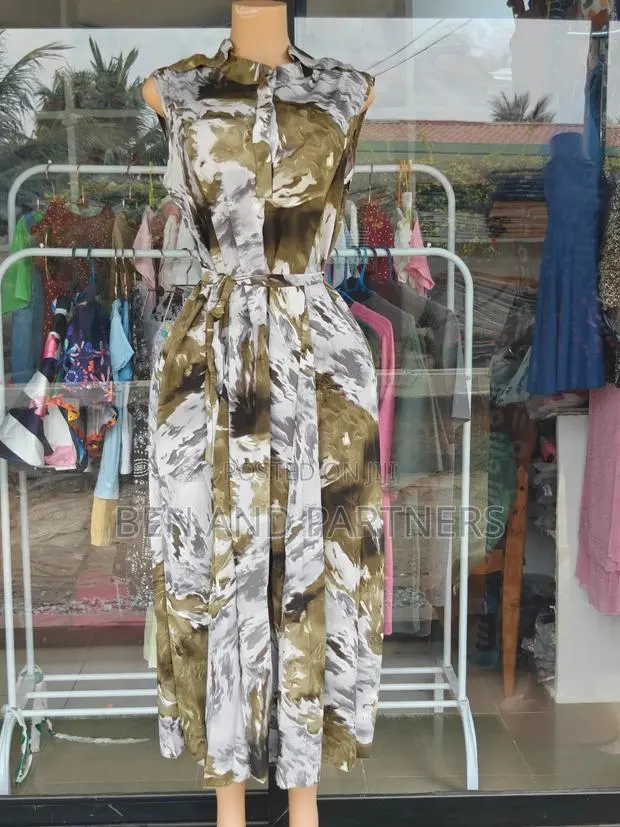 Ladies Belted Dress · Photo 1