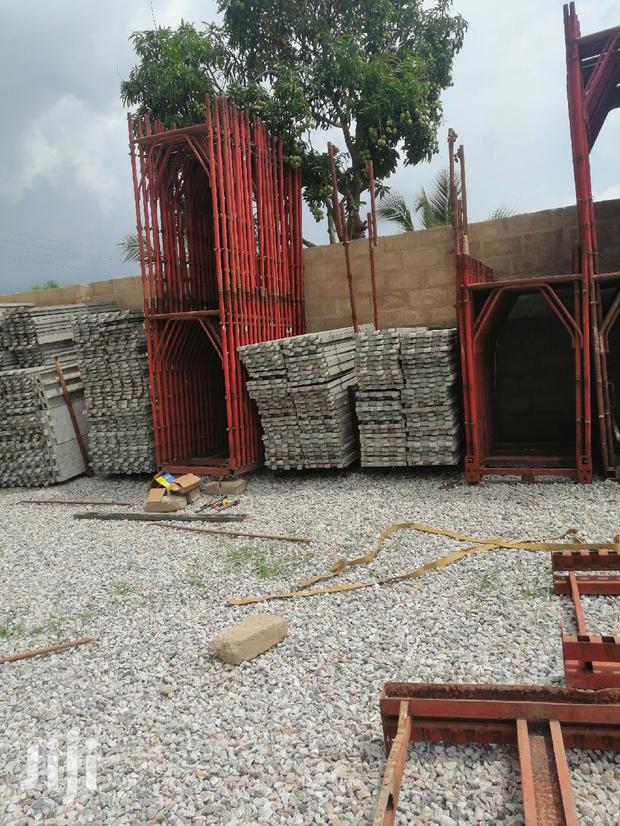 Decking/Pillars/Retaining Wall/Scaffolds /Formworks/Props · Photo 1