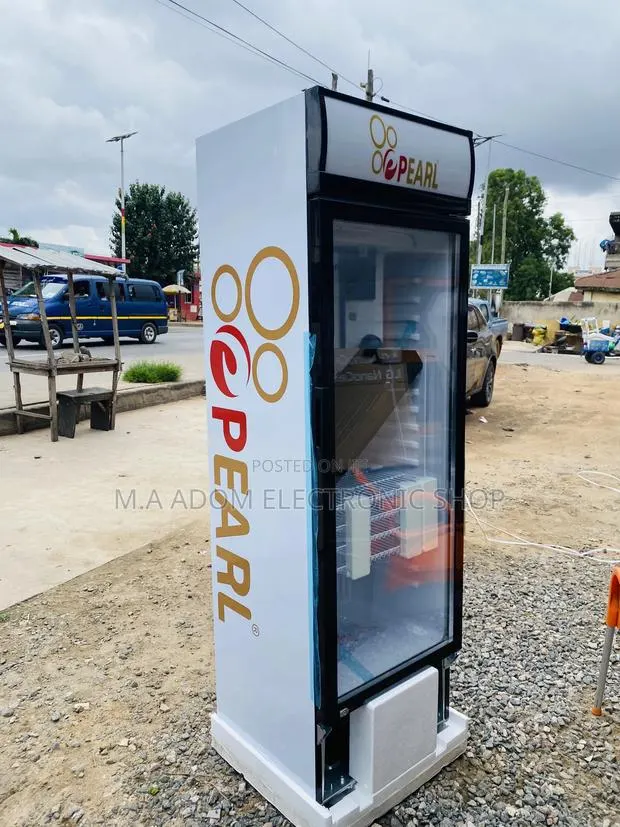 Extremely Chilling Pearl 400L Display Fridge PVC 424-2b · Photo 1