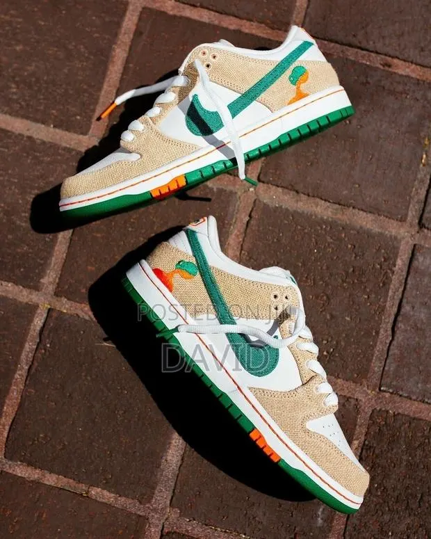 Nume Dunks Low Sb Suede · Photo 1