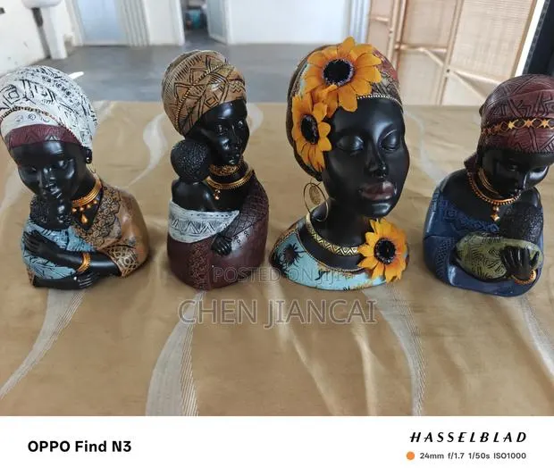 African Woman Living Room Decor · Photo 1