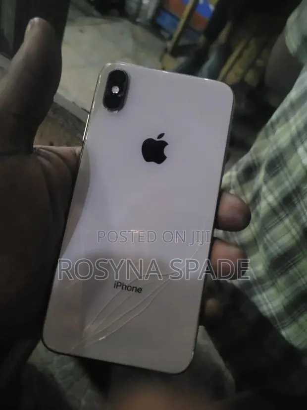 Apple iPhone XS Max 64 GB Gold · Photo 1