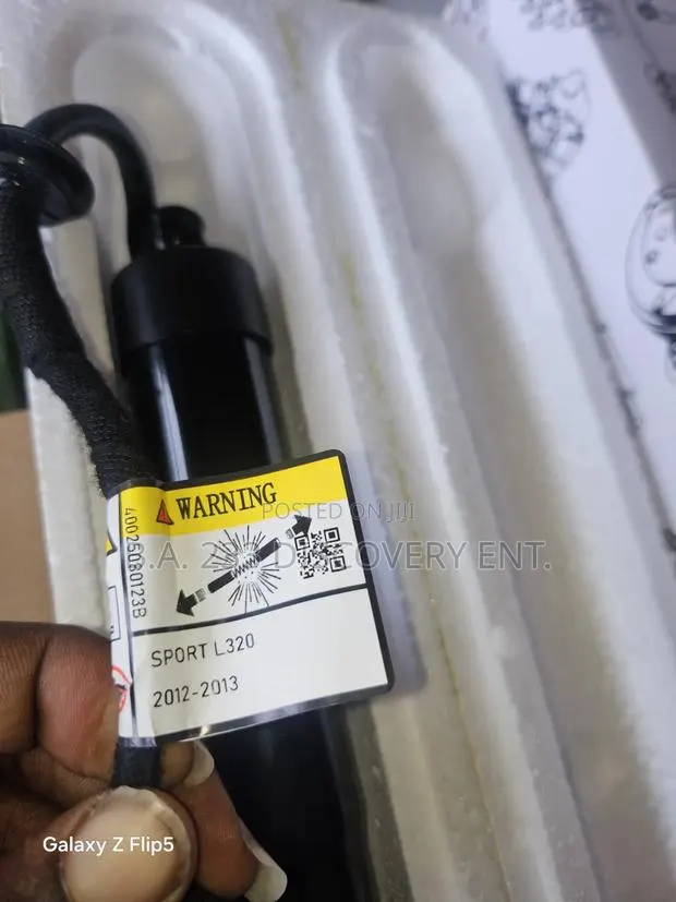 Range Rover Sport 2012/2013 Electronic Boot Shocks · Photo 1