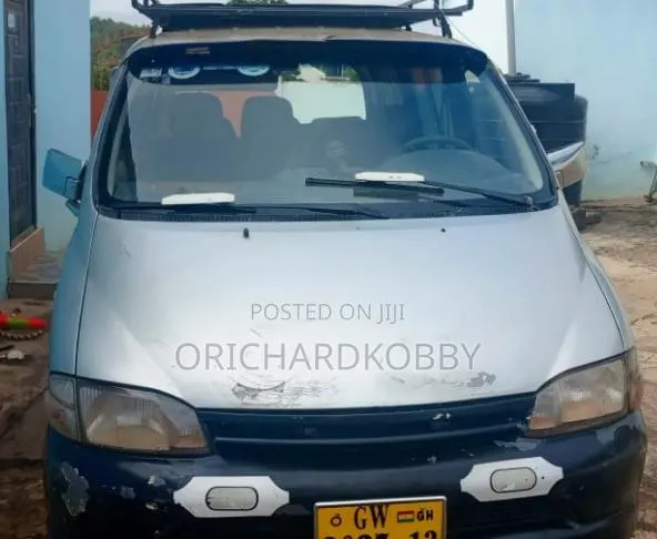 Toyota HiAce 1999 Grey · Photo 1