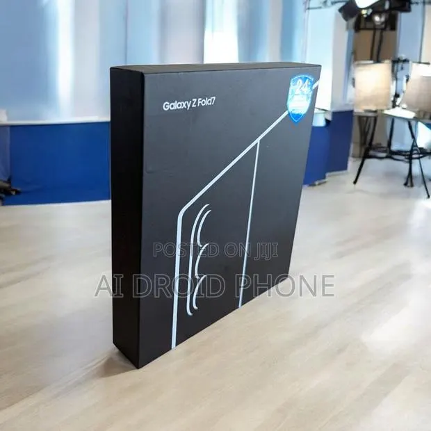 New Samsung Galaxy Z Fold7 256 GB Silver · Photo 3