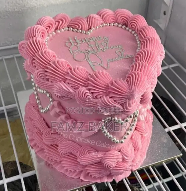 Double Layer Heart Cake · Photo 1