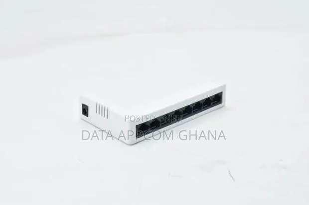 8 Ports Switch · Photo 1