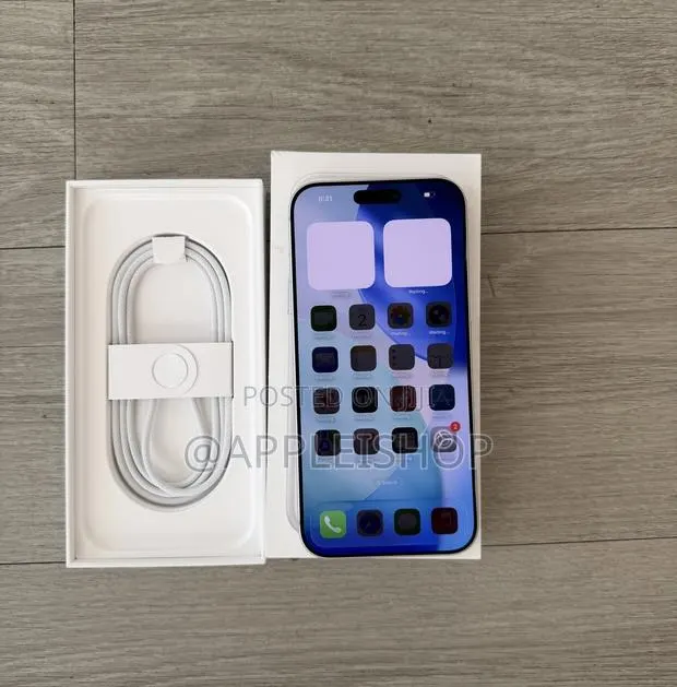 Apple iPhone 17 Pro Max 512 GB Silver · Photo 1