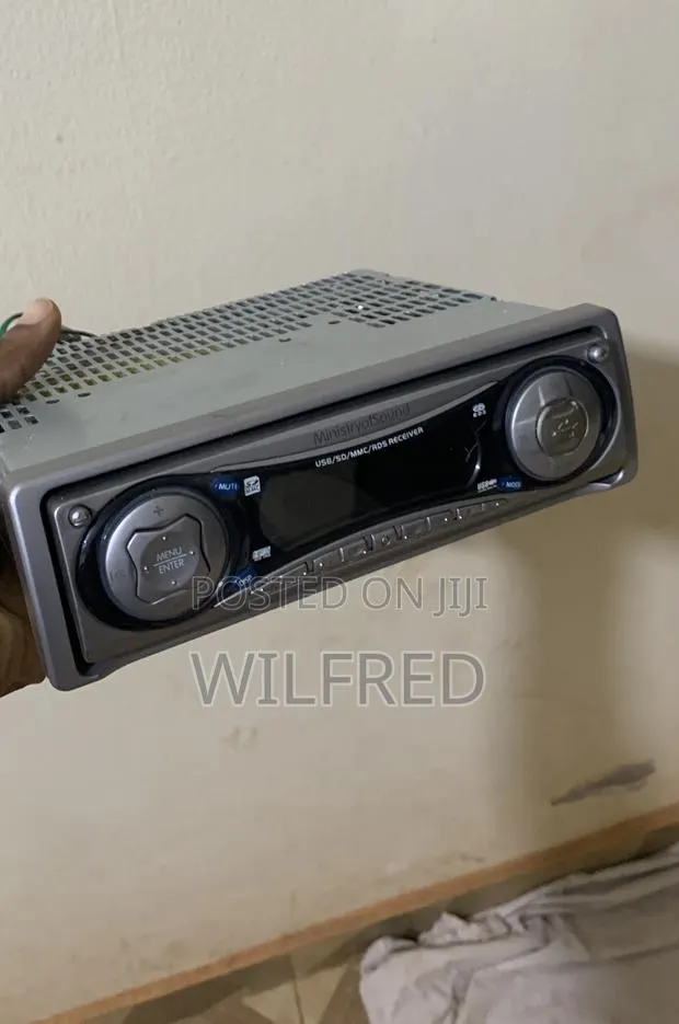 Car Radio/Stereo Head Unit - MP3 CD Tuner With USB · Photo 1