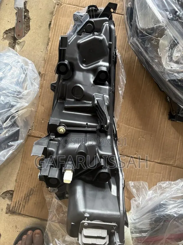 Grand Highlander 2025 Headlight Right SE · Photo 1