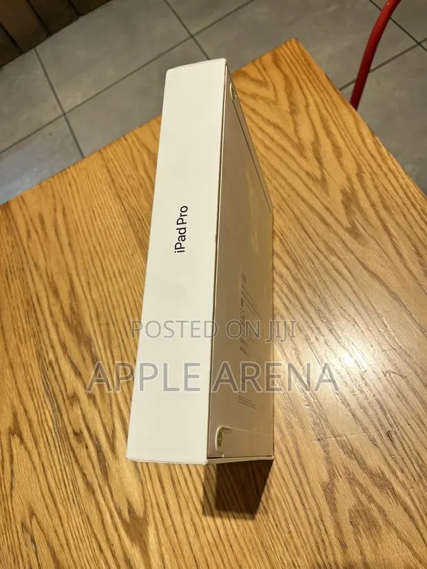 New Apple iPad Pro 13 (2025) 256 GB Gray · Photo 1