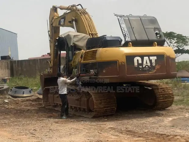 Caterpillar 330 Series Hydraulic Excavator · Photo 1
