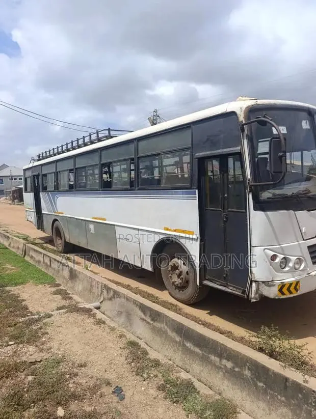Tata Starbus Ultra Skool 2021 White · Photo 1