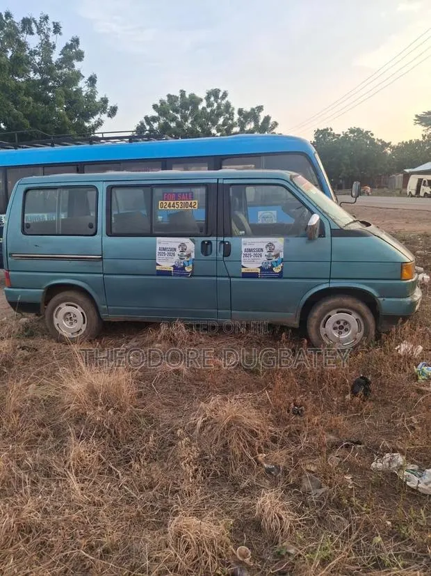 Volkswagen Transporter 1999 Green · Photo 1