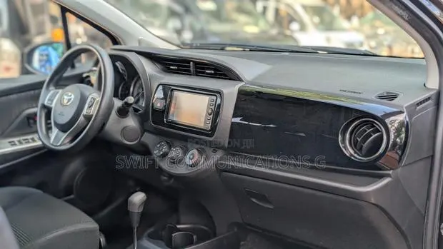 Toyota Vitz 1.5 FWD 5dr 2016 Black · Photo 1