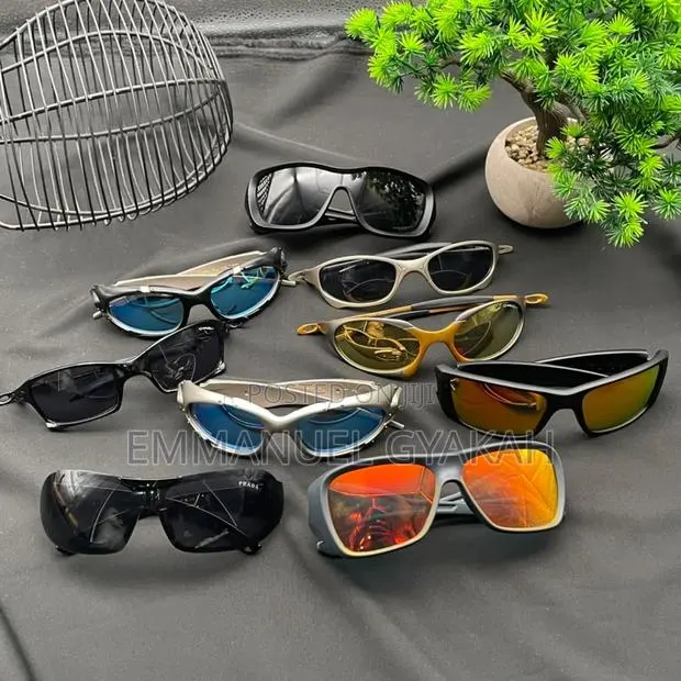 Classic Vintage Sunglasses · Photo 2