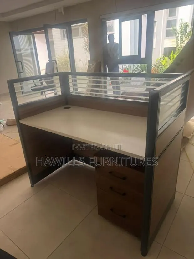 Single Wooden Reception Front Desk · Photo 1