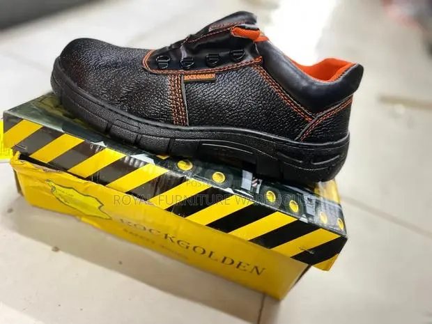 Heavy-Duty Industrial Safety Shoes. · Photo 2
