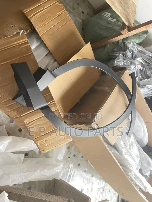 CRV 2020 Fender Moulding Pair · Photo 1