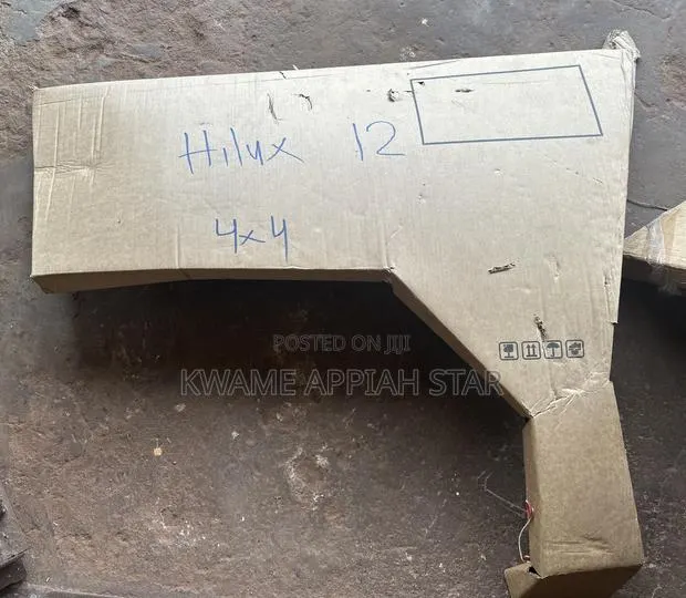 Toyota Hilux Front Fender(4/4) 2012,2013,2014 · Photo 1