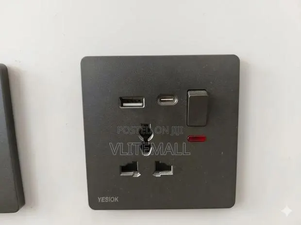Single Socket With USB+c · Photo 1