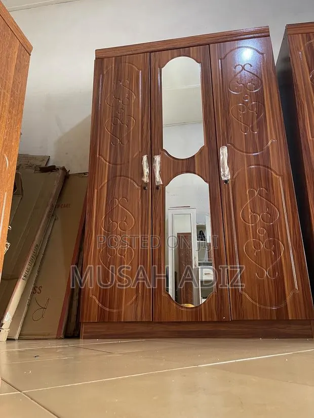 Wardrobe 3 Door · Photo 1