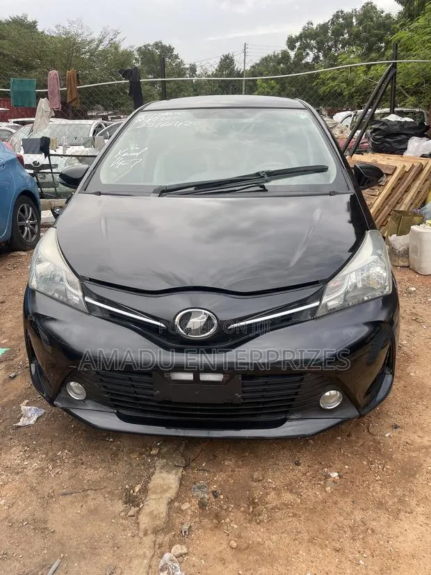 Toyota Vitz 1.3 AWD 5dr 2015 Black · Photo 1