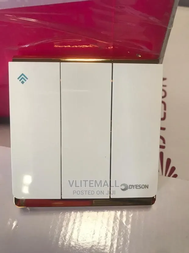 Dyeson 3gang 2way (White Gold) · Photo 1