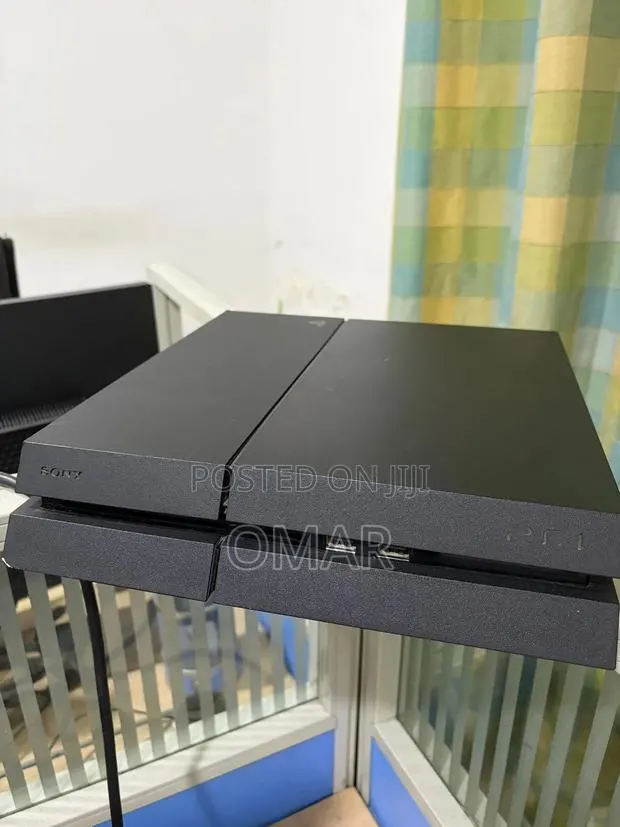 Ps4 Standard Edition With Amazing Games With It. · Photo 1