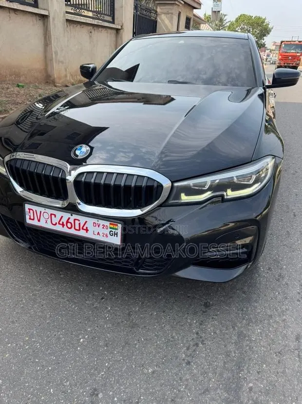 BMW 3 Series 330i RWD 2020 Black · Photo 1