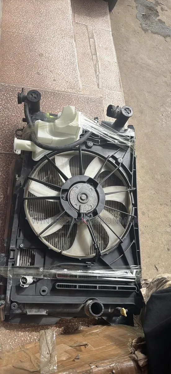 Corolla 2014,2015,2016,2017,2018 Radiator · Photo 1