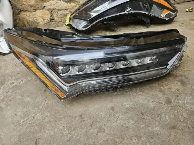 Acura RDX 22 Headlight Right Side Available · Photo 1