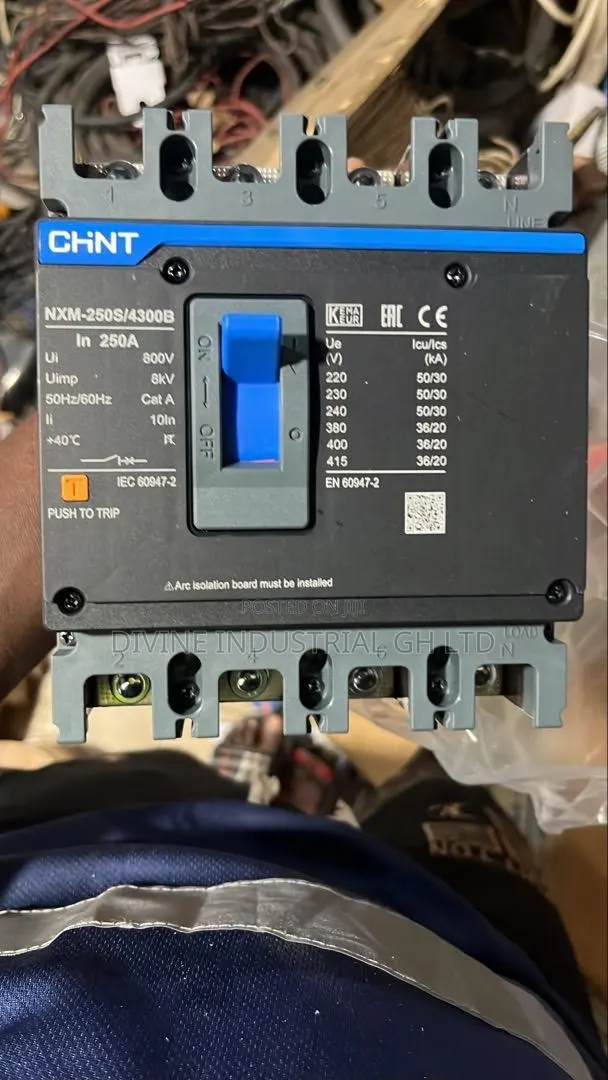 250a CHNT Breaker 4p · Photo 1