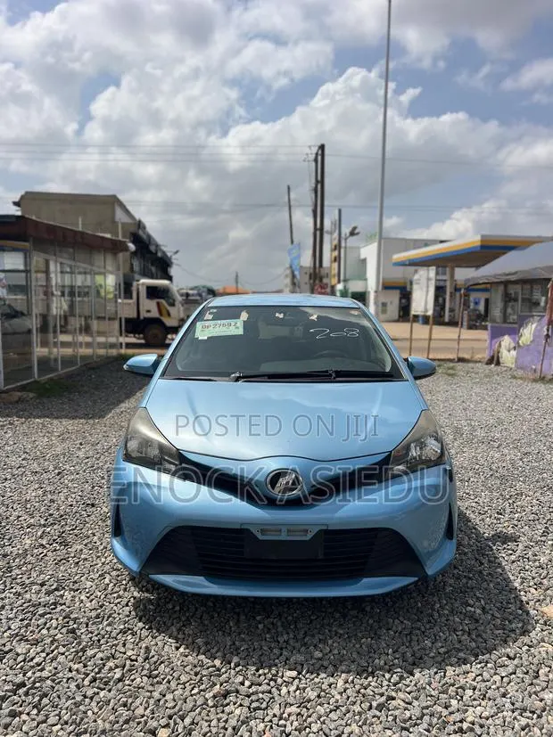 Toyota Vitz 1.3 AWD 3dr 2015 Blue · Photo 1
