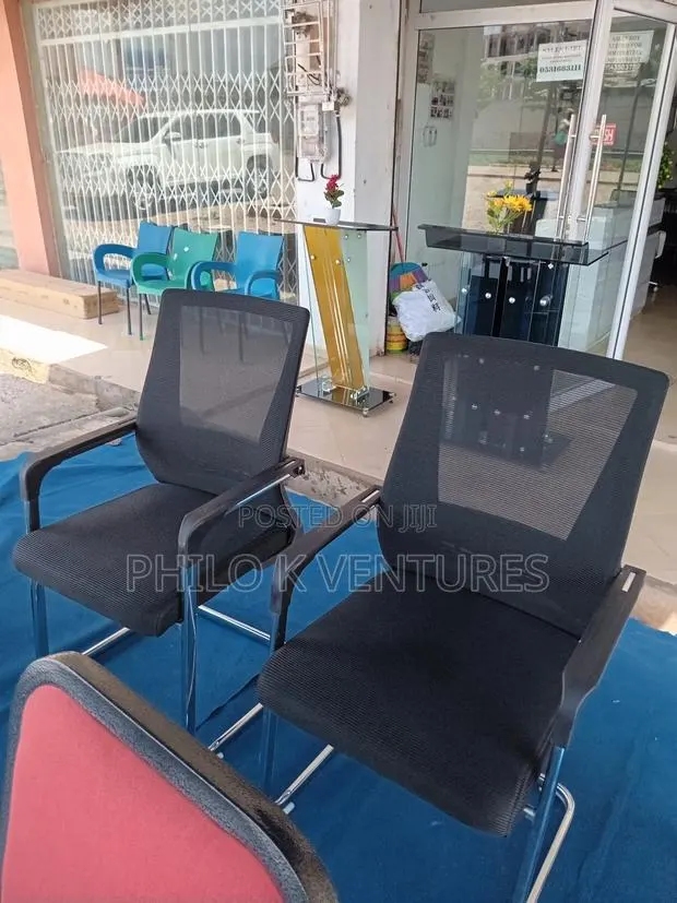 Common Area Chair · Photo 1