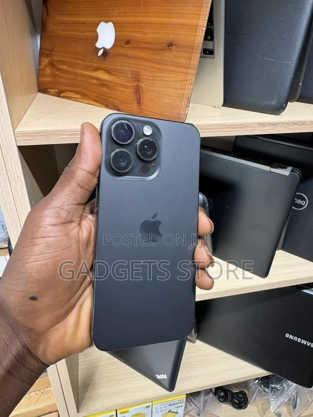 Apple iPhone 15 Pro Max 256 GB Black · Photo 1