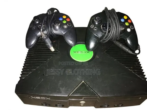 Original Xbox Classic Working + 2 Controllers · Photo 1