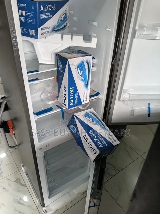Refrigerator Our Way Westpool Fridge · Photo 1
