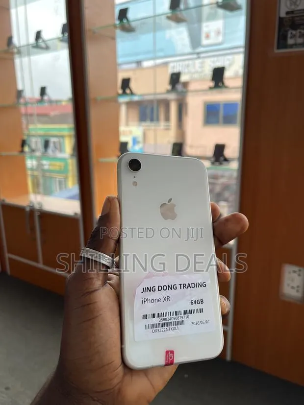 Apple iPhone 7 32 GB White · Photo 1