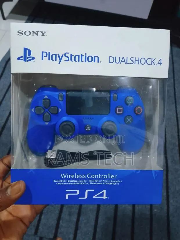 PS4 Cordless Gamepad · Photo 1
