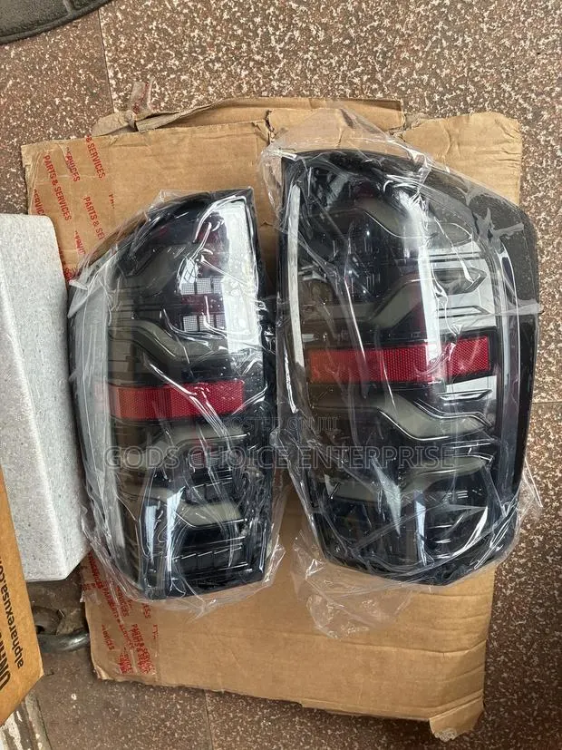 Taillights Tacoma 2020-2021-2022 Smoke Design · Photo 1