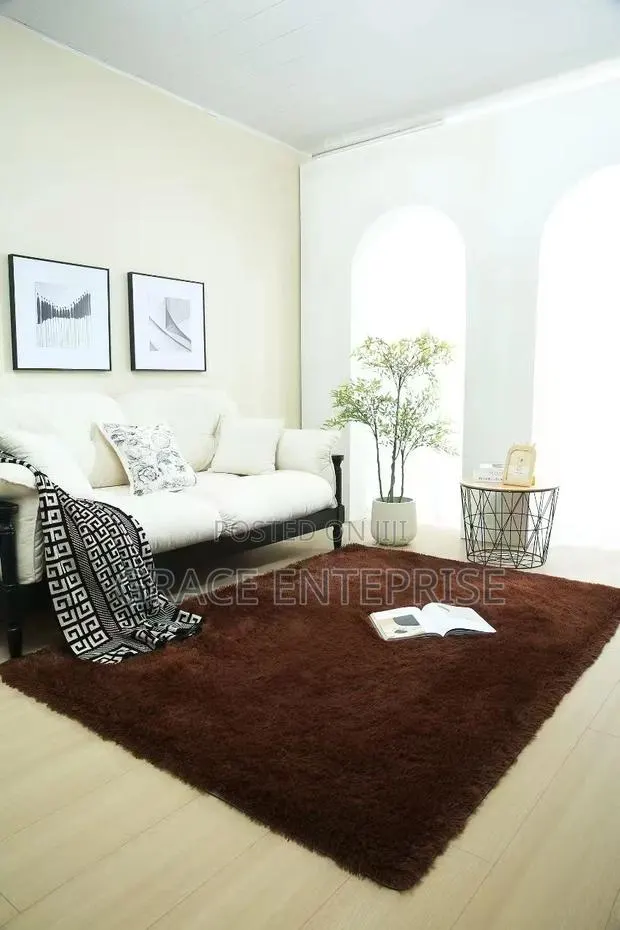 Light Weight Fluffy Carpet in Different Colors · Photo 1