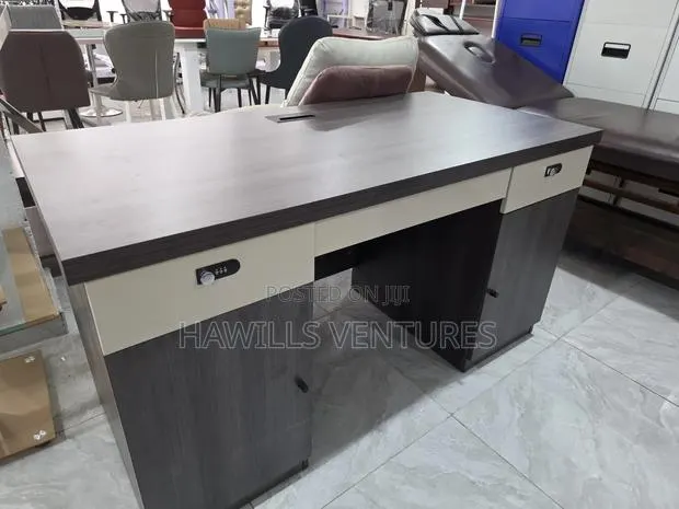 Executive Model Office Desk · Photo 1